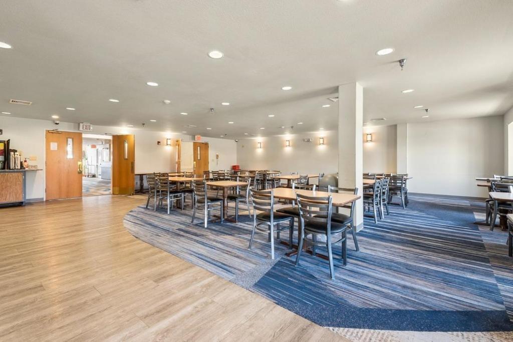Microtel Inn & Suites By Wyndham Sainte Genevieve Ste. Genevieve Exterior photo